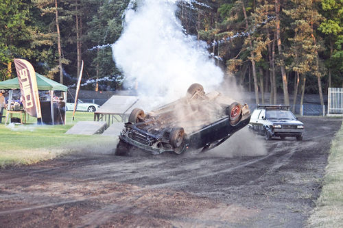 Kaskaderskie show na stadionie - fotorelacja