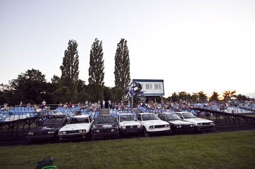 Kaskaderskie show na stadionie - fotorelacja