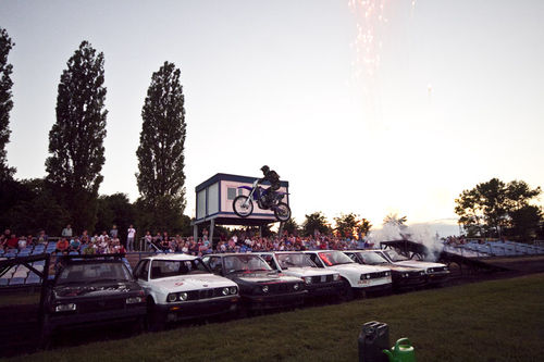 Kaskaderskie show na stadionie - fotorelacja
