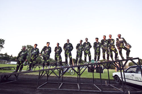 Kaskaderskie show na stadionie - fotorelacja