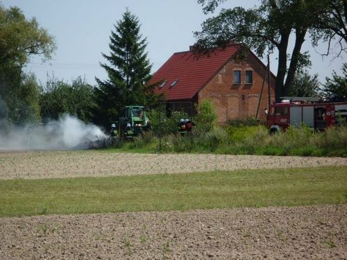 Spłonęła naczepa z ładunkiem - zdjęcia