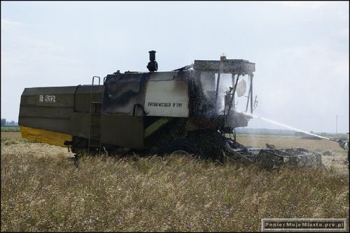 Zapalił się podczas żniw - zdjęcia
