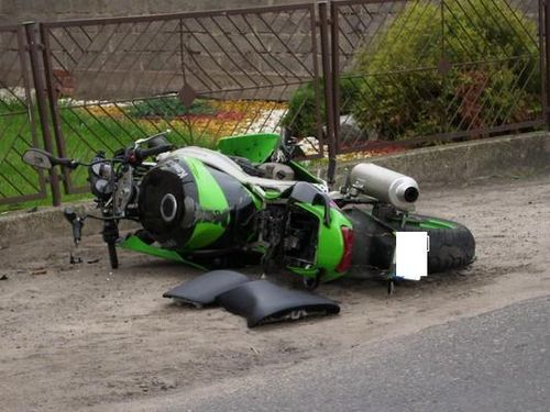 Nie zapanował nad motocyklem - zdjęcia