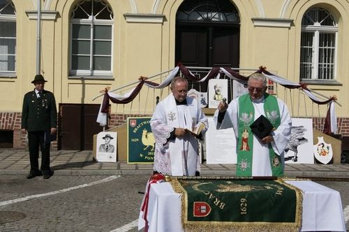 Poświęcili sztandar i wybrali króla - galeria