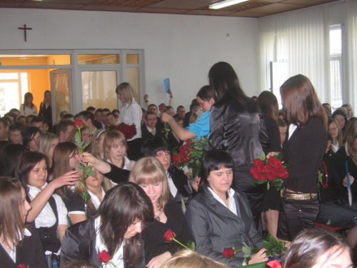 Żegnają szkołę, wrócą na maturę (galeria)