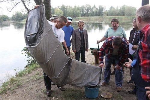 Czapki z głów przed Starostą- zdjęcia