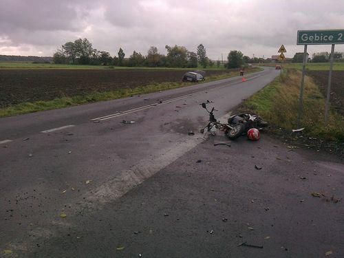 Skuterem w osobówkę - zdjęcia