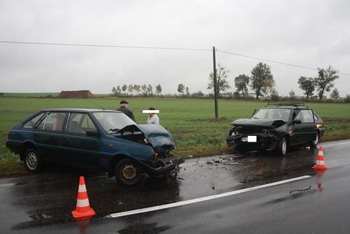 Na czołówkę podczas wyprzedzania ? zdjęcia