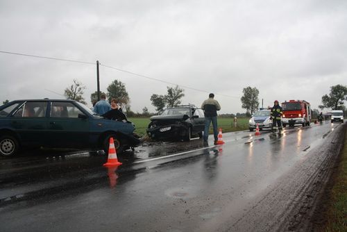 Na czołówkę podczas wyprzedzania ? zdjęcia