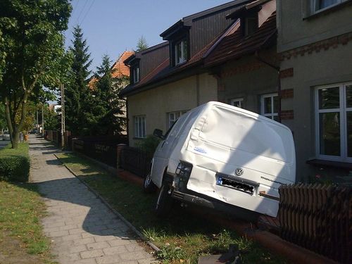Zatrzymał się na płocie