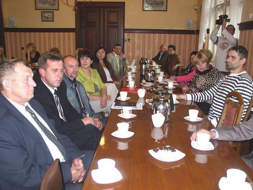 Dziecko rozdało pieniądze