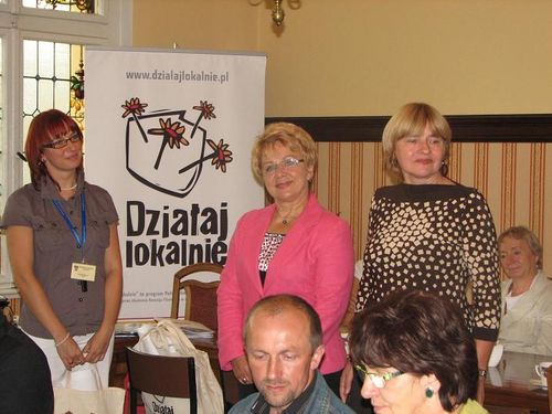 Dziecko rozdało pieniądze