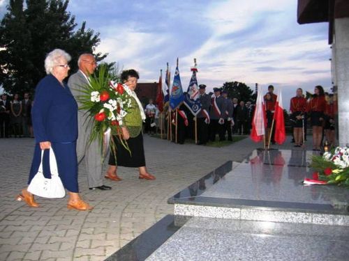 W hołdzie pomordowanym (zdjęcia)