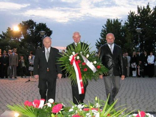 W hołdzie pomordowanym (zdjęcia)