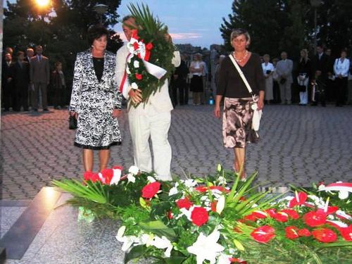 W hołdzie pomordowanym (zdjęcia)