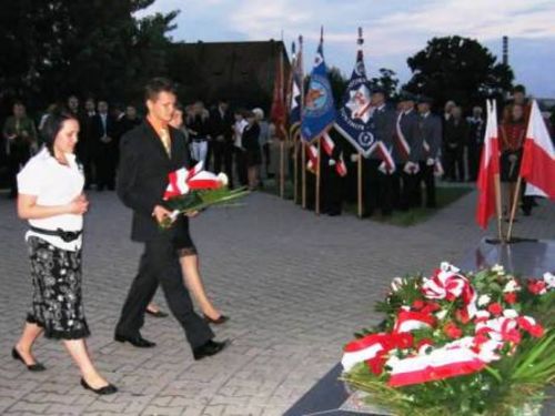 W hołdzie pomordowanym (zdjęcia)