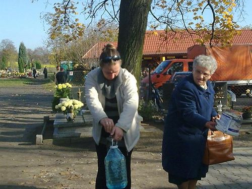 Cmentarne porządki (zdjecia)