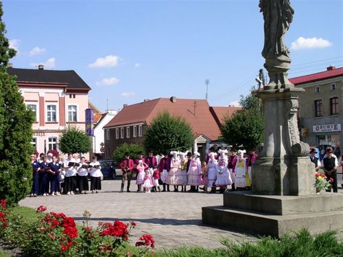  VI PREZENTACJE ZESPOŁÓW LUDOWYCH