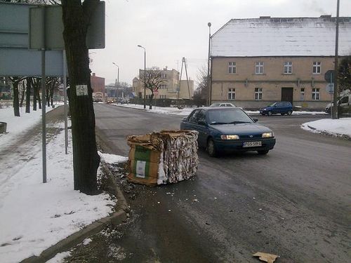 Zdarzenie na rondzie (zdjęcia)