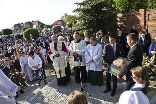 Poświęcono pomnik bł. E. Bojanowskiego