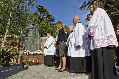 Poświęcono pomnik bł. E. Bojanowskiego