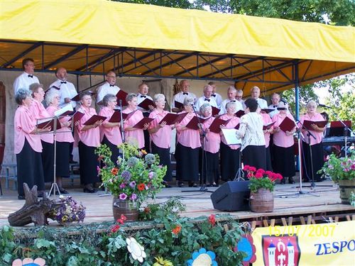  VI PREZENTACJE ZESPOŁÓW LUDOWYCH