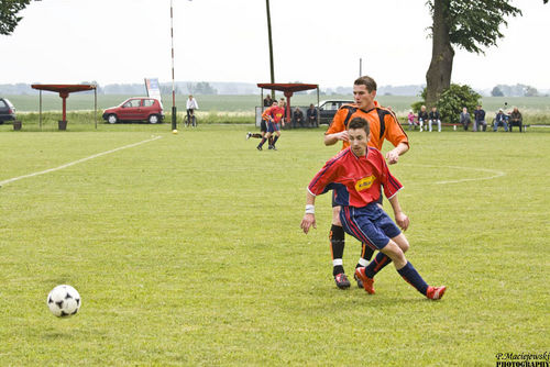 Piłkarskie derby w Rokosowie - fotorelacja