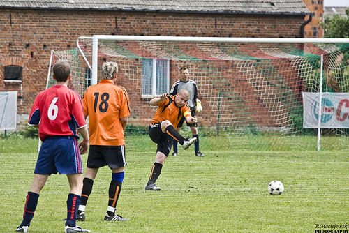 Piłkarskie derby w Rokosowie - fotorelacja