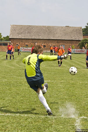 Piłkarskie derby w Rokosowie - fotorelacja