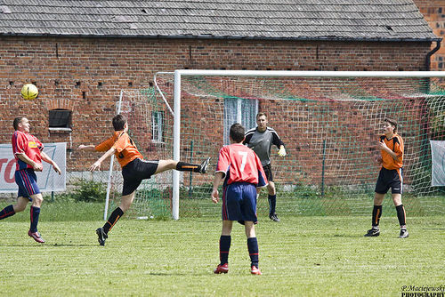 Piłkarskie derby w Rokosowie - fotorelacja