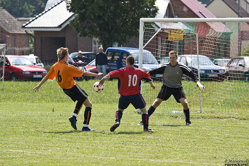 Piłkarskie derby w Rokosowie - fotorelacja