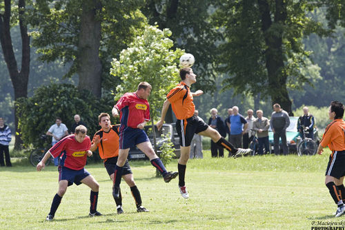 Piłkarskie derby w Rokosowie - fotorelacja