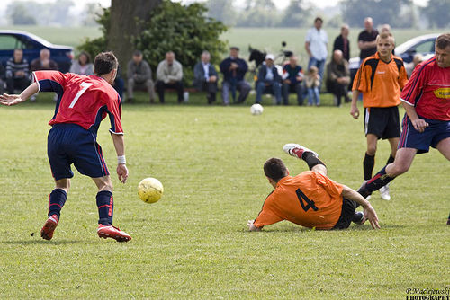 Piłkarskie derby w Rokosowie - fotorelacja