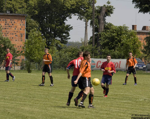 Piłkarskie derby w Rokosowie - fotorelacja