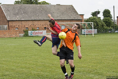 Piłkarskie derby w Rokosowie - fotorelacja