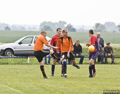 Piłkarskie derby w Rokosowie - fotorelacja
