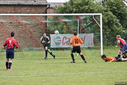 Piłkarskie derby w Rokosowie - fotorelacja