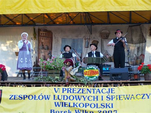  VI PREZENTACJE ZESPOŁÓW LUDOWYCH