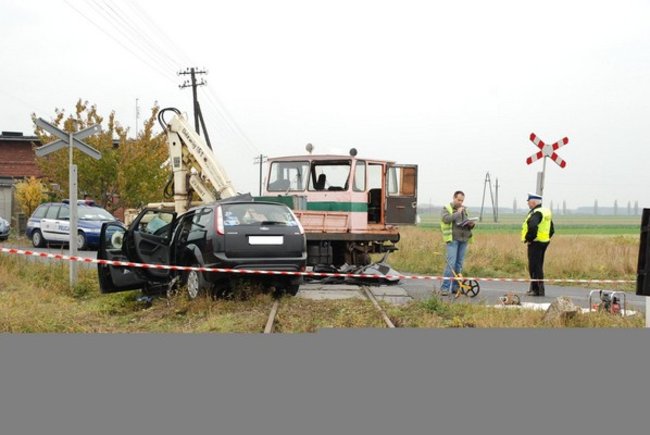 Wypadek na torach, zginęły dwie osoby - zdjęcia