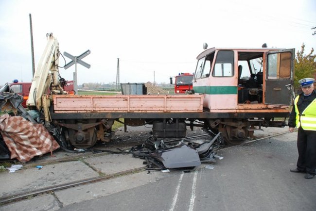 Wypadek na torach, zginęły dwie osoby - zdjęcia