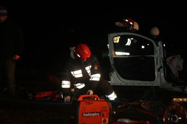 Tragedia na torach, dwie osoby nie żyją - zdjęcia