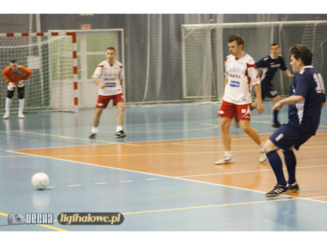 Lider traci punkty - zdjęcia