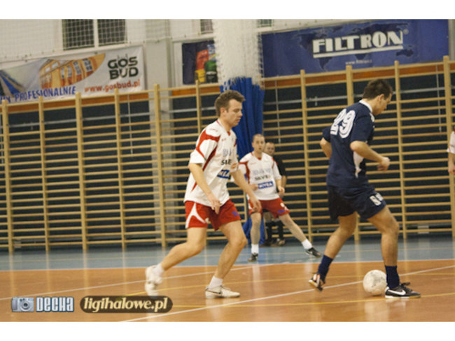 Lider traci punkty - zdjęcia