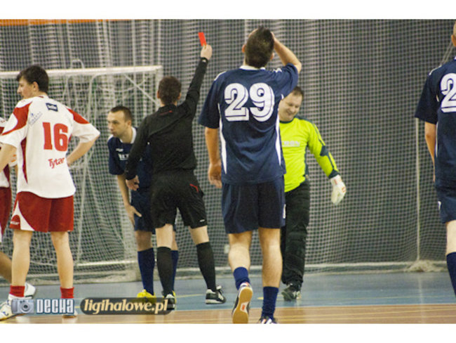 Lider traci punkty - zdjęcia