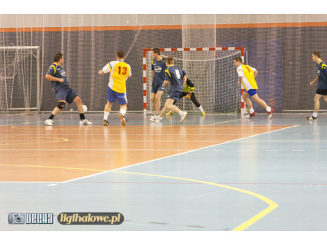 Lider traci punkty - zdjęcia