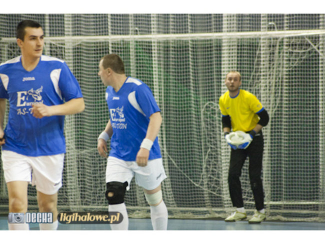 Lider traci punkty - zdjęcia