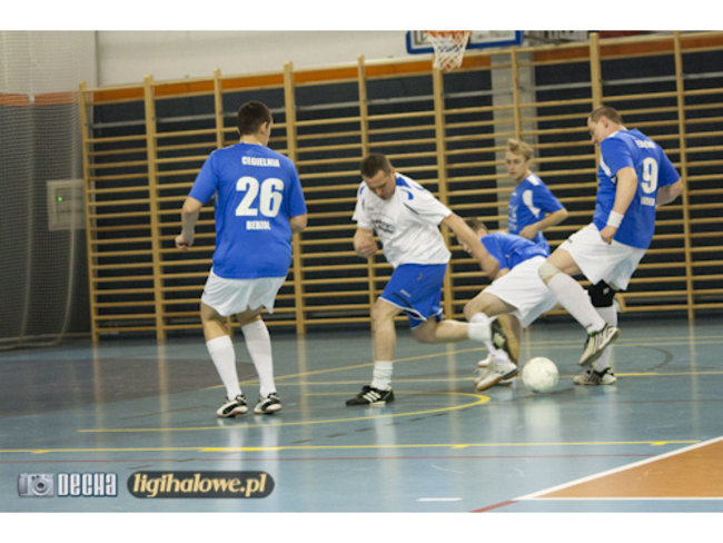 Lider traci punkty - zdjęcia