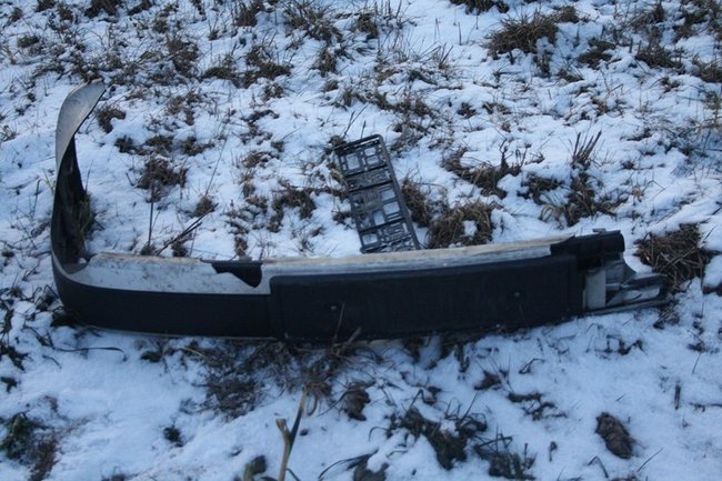 Zjechał do rowu i dachował - zdjęcia