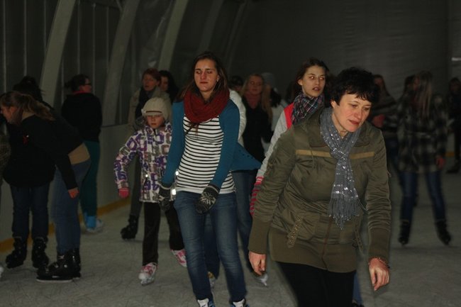 Gorąca niespodzianka na lodowisku - zdjęcia