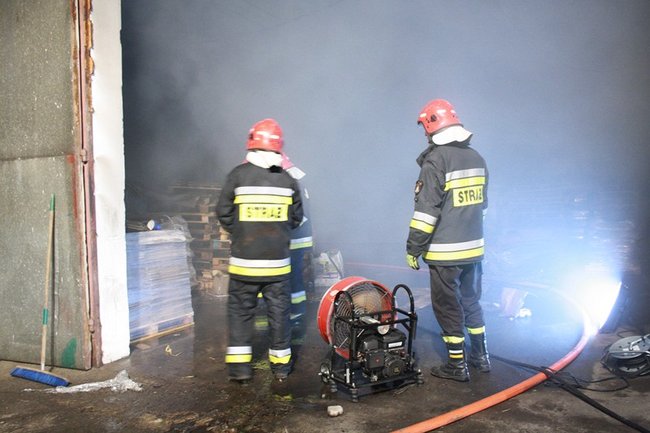 Pali się magazyn w Gostyniu - zdjęcia
